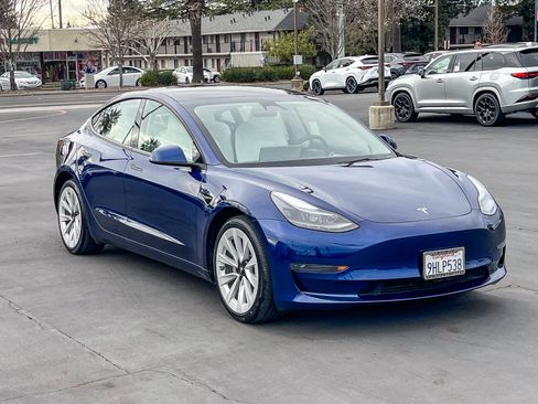 Used 2023 Tesla Model 3 Standard Range image 5