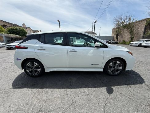 Used 2018 Nissan Leaf SV w/ Protection Package image 4