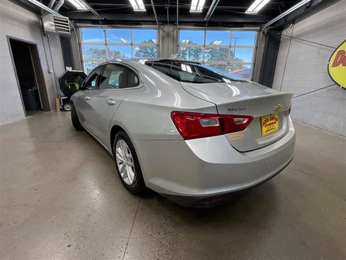 Used 2017 Chevrolet Malibu LT w/ Driver Confidence Package image 3