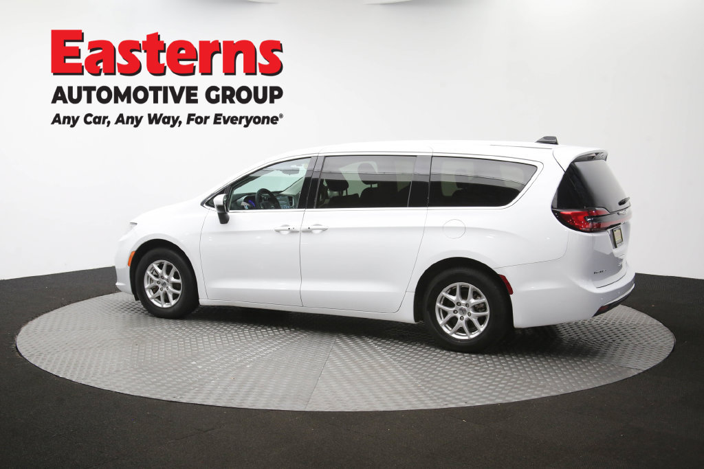 Used 2023 Chrysler Pacifica Touring-L FWD image 66