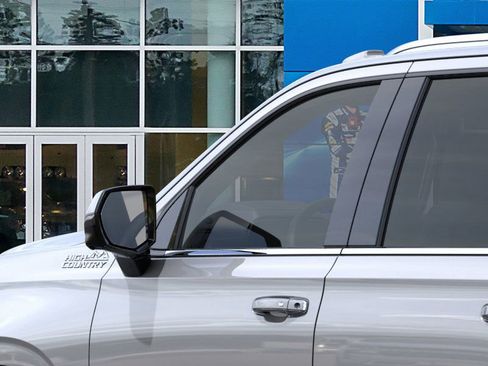 New 2026 Chevrolet Suburban High Country image 14