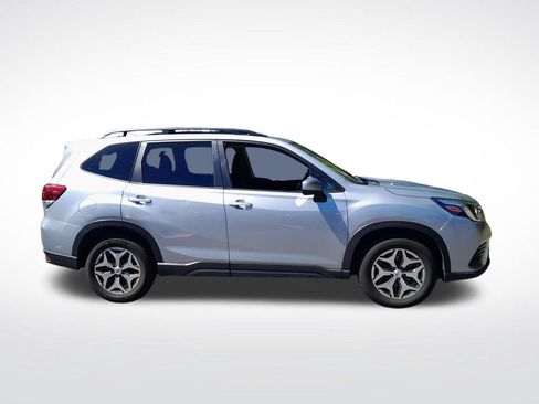 Used 2022 Subaru Forester Premium AWD/4WD image 9