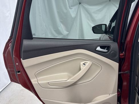 Used 2015 Ford Escape Titanium AWD/4WD image 29