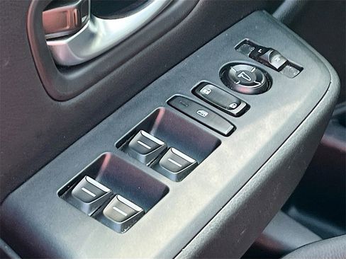 Used 2025 Honda Pilot EX-L image 18