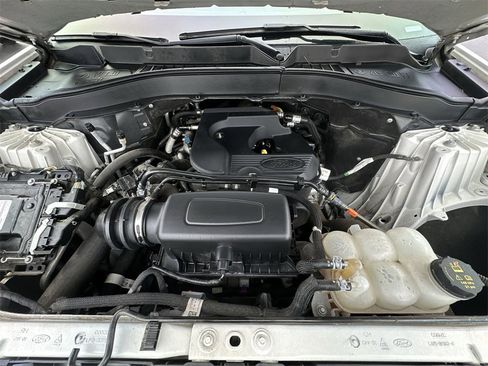 Used 2020 Ford Explorer XLT w/ Equipment Group 202A image 25