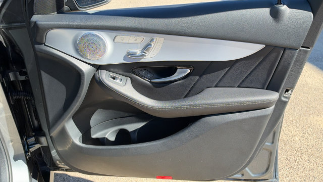 Used 2019 Mercedes-Benz GLC 300 4MATIC image 11