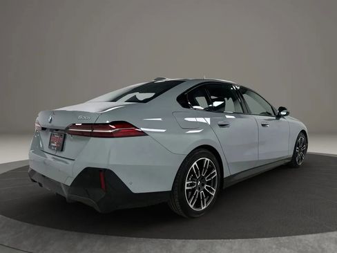 Used 2024 BMW 530i xDrive w/ M Sport Package image 5