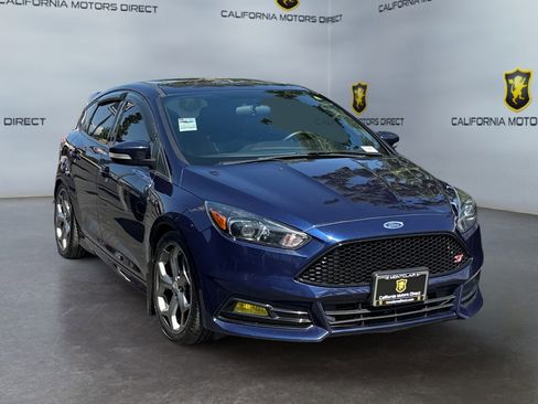 Used 2017 Ford Focus ST w/ Equipment Group 401A image 7