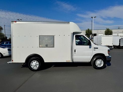 Used 2015 Ford E-350 and Econoline 350 Super Duty image 3