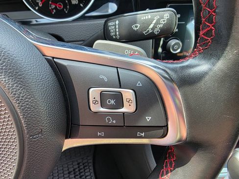 Used 2018 Volkswagen GTI SE FWD image 19