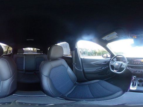 Used 2025 Buick Envista Preferred image 41