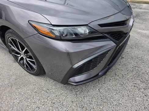 Used 2022 Toyota Camry SE w/ Convenience Package FWD image 9