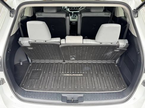 Used 2022 Toyota Highlander XLE AWD/4WD image 46