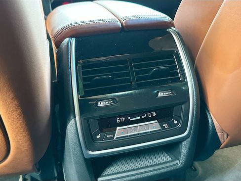Used 2025 BMW X7 M60i image 27