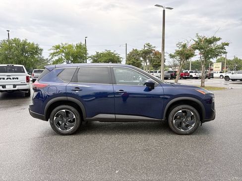 Used 2024 Nissan Rogue SV FWD image 2