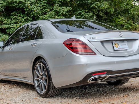 Used 2019 Mercedes-Benz S 560 Sedan w/ AMG Line Exterior image 3