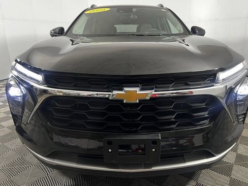 Used 2025 Chevrolet Trax LT image 5