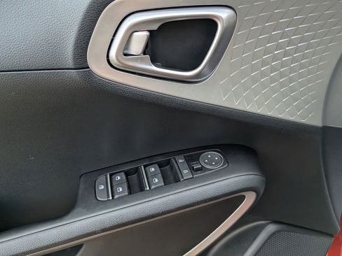 Used 2023 Kia Soul LX w/ LX Technology Package image 20