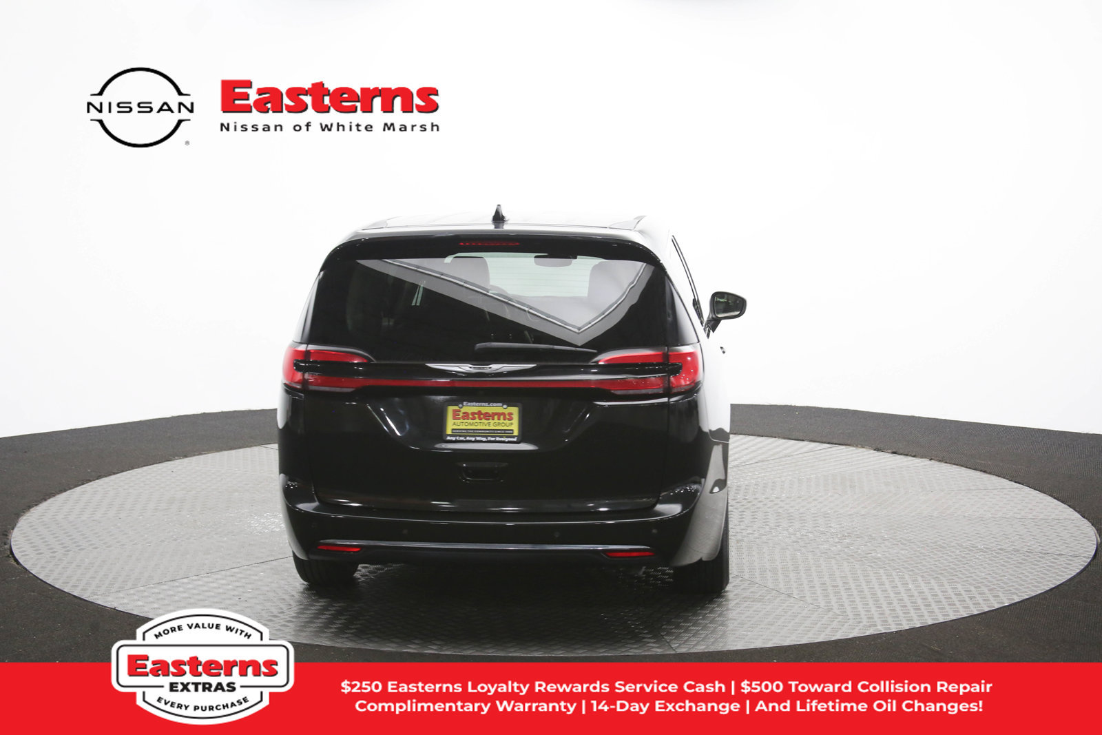 Used 2023 Chrysler Pacifica Touring-L FWD image 40
