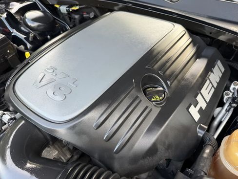 Used 2014 Chrysler 300 C RWD image 50