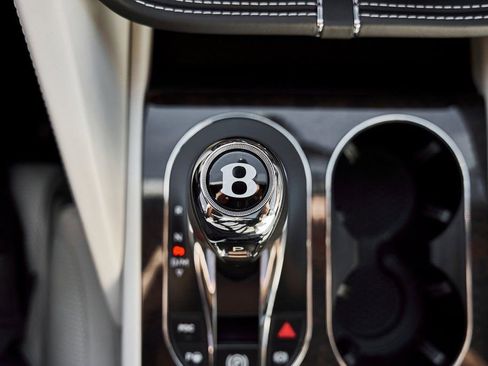 Used 2023 Bentley Bentayga Extended Wheelbase AWD/4WD image 71