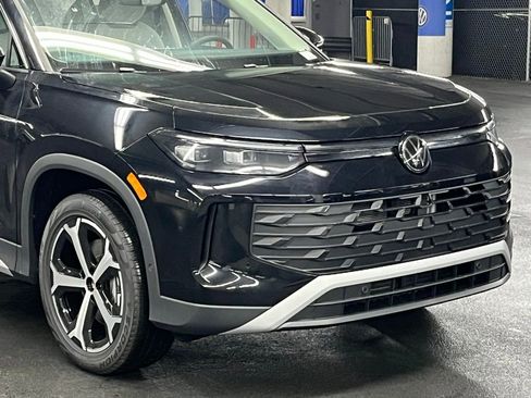 New 2025 Volkswagen Tiguan SE image 41