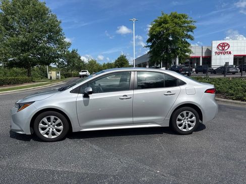 Used 2024 Toyota Corolla LE FWD image 3