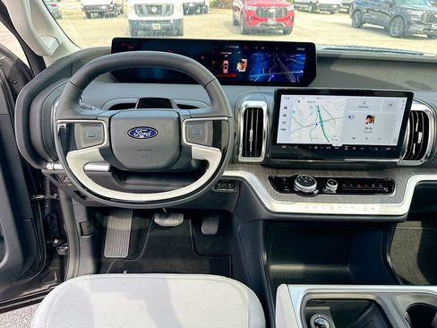 New 2025 Ford Expedition Platinum w/ Platinum Ultimate Package AWD/4WD image 19