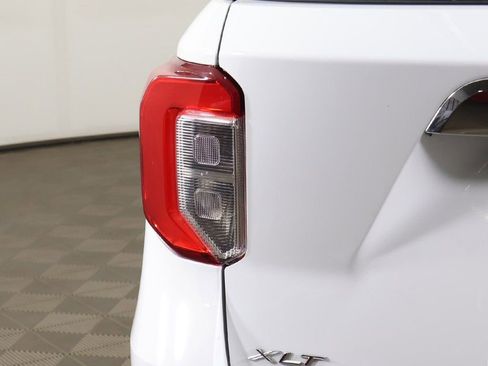 Used 2020 Ford Explorer XLT w/ Comfort Package image 15
