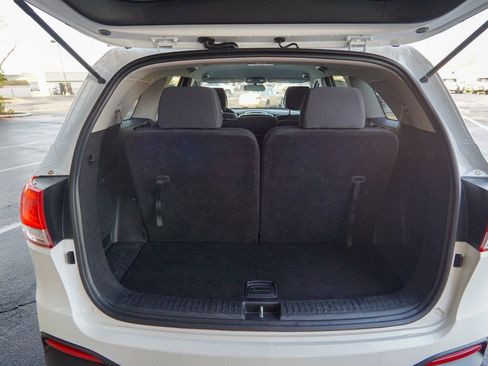 Used 2016 Kia Sorento LX image 9