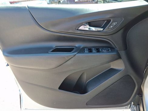 Used 2018 Chevrolet Equinox LT FWD image 13