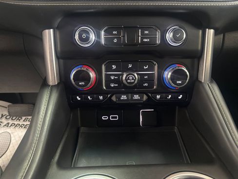 Used 2021 GMC Yukon XL SLT AWD/4WD image 17
