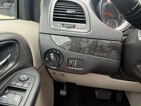 Used 2012 Dodge Grand Caravan SXT FWD image 23
