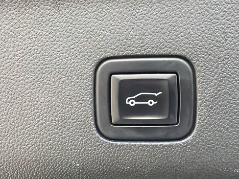 Used 2023 Cadillac Escalade Premium Luxury RWD image 19