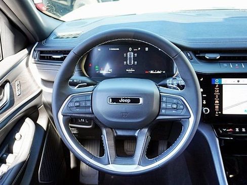 New 2026 Jeep Grand Cherokee Limited w/ Luxury Tech Group II image 25