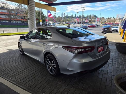 Used 2024 Toyota Camry XLE w/ Cold Weather Package image 7