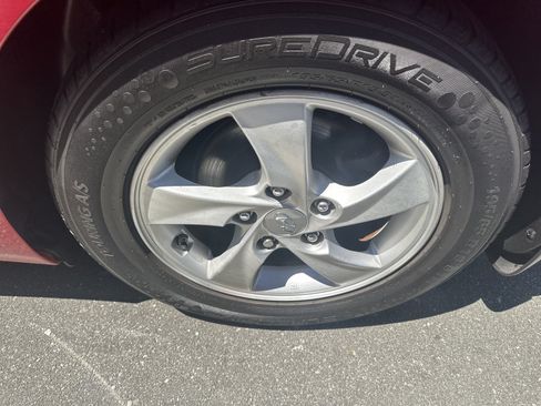 Used 2015 Hyundai Elantra SE FWD image 28