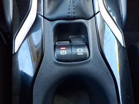 Certified 2022 Toyota Corolla Cross XLE image 19