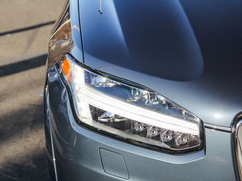 Used 2025 Volvo XC90 T8 Plus image 11