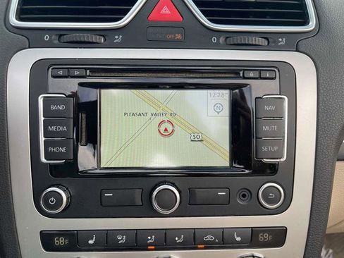 Used 2014 Volkswagen Eos FWD image 52