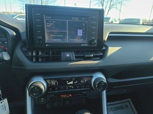 Used 2022 Toyota RAV4 LE image 21
