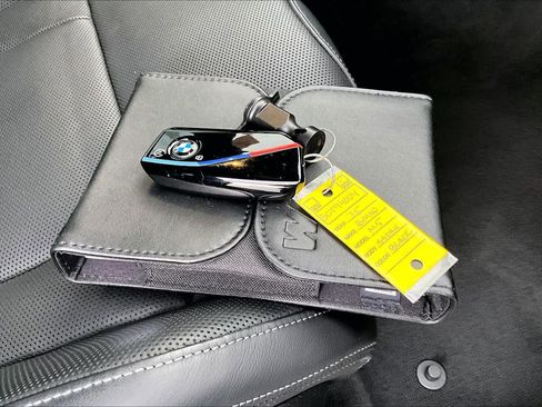 Used 2025 BMW M5 w/ Executive Package image 14