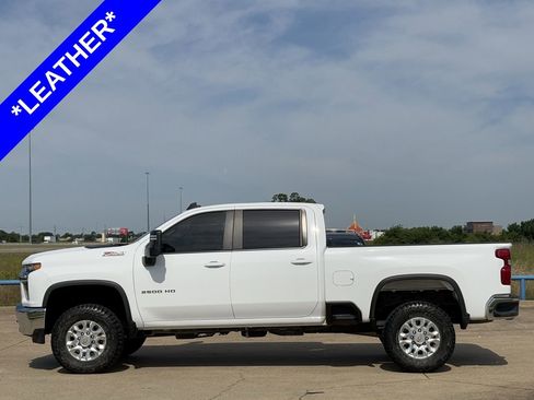 Used 2023 Chevrolet Silverado 2500 LT AWD/4WD image 3