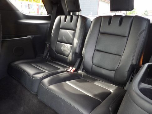 Used 2016 Ford Explorer XLT w/ Equipment Group 202A FWD image 11