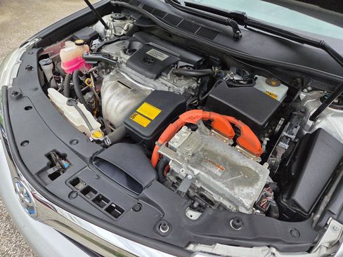 Used 2014 Toyota Camry XLE w/ Leather Package FWD image 10