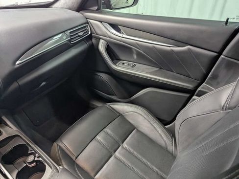 Used 2022 Maserati Levante GT AWD/4WD image 9