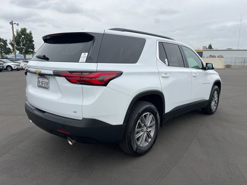 Used 2024 Chevrolet Traverse LT FWD image 2