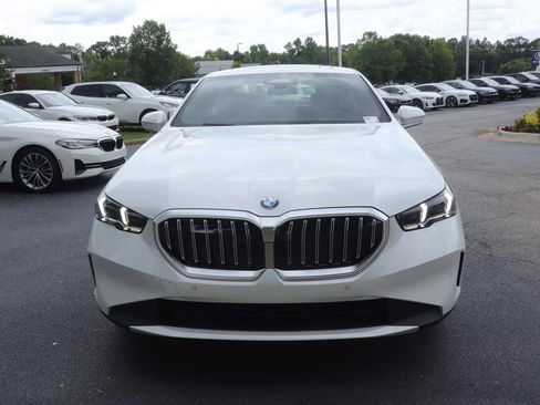 New 2027 BMW 530i RWD image 2