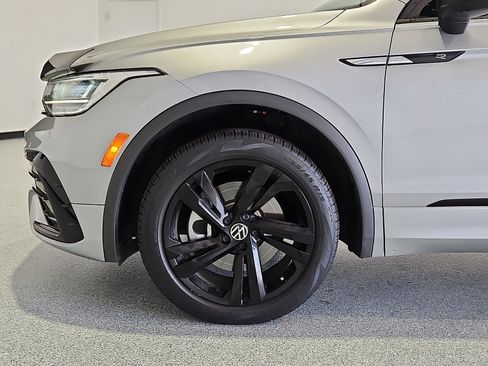 Certified 2023 Volkswagen Tiguan SE R-Line FWD image 5