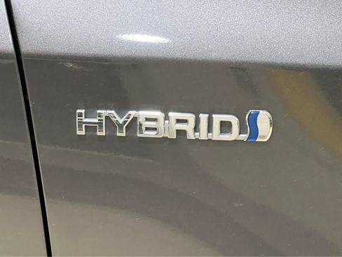 Used 2016 Toyota Prius V Three FWD image 4